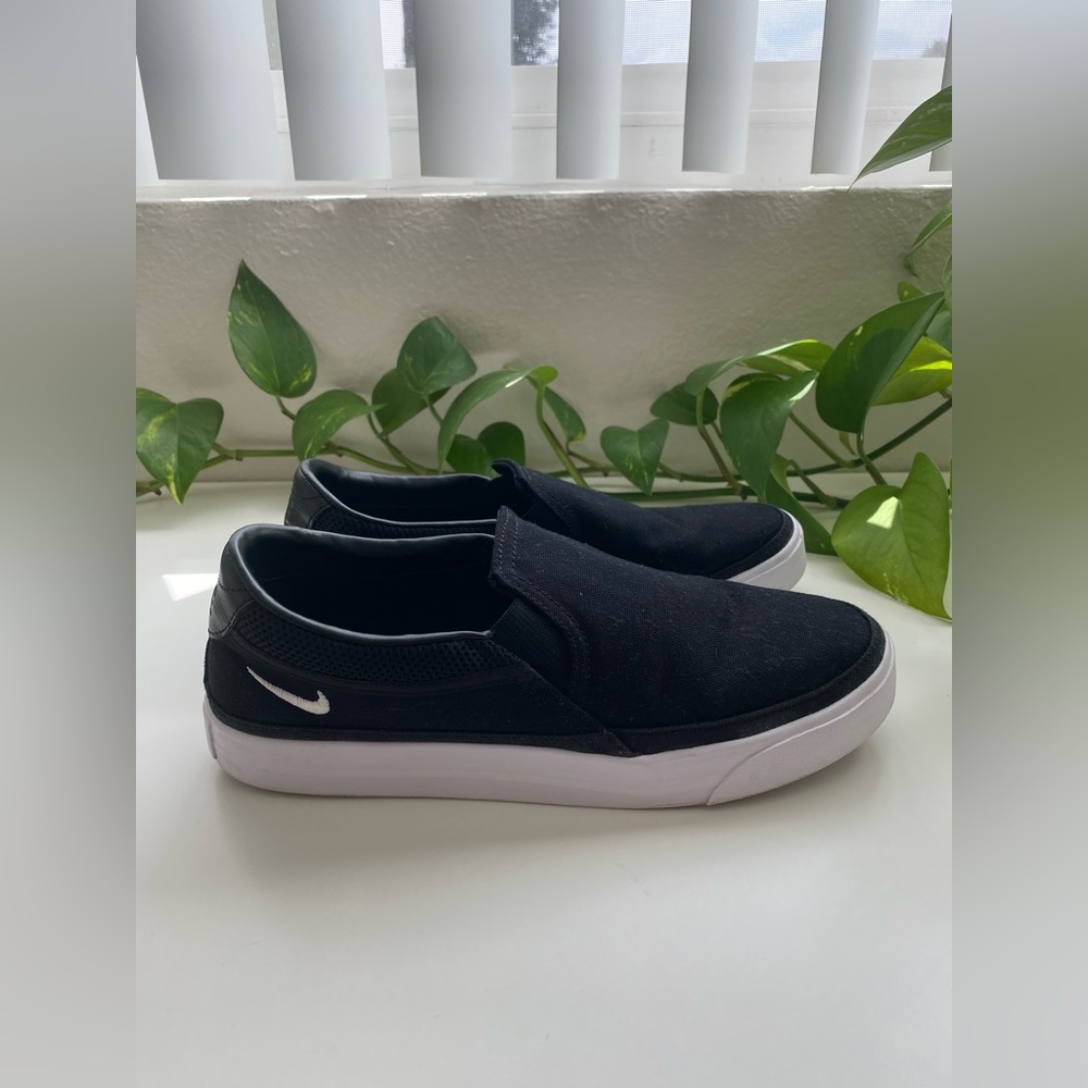 Women's Nike Court Legacy Shoe.